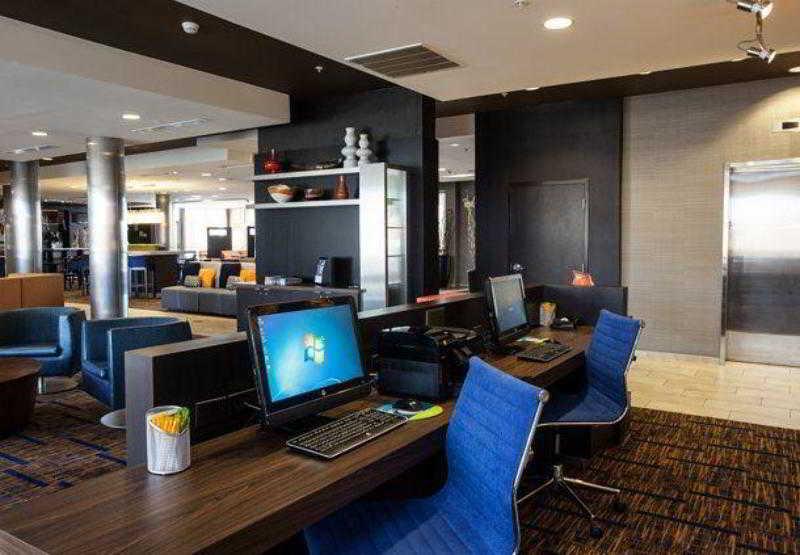 Courtyard By Marriott York Hotel Екстериор снимка