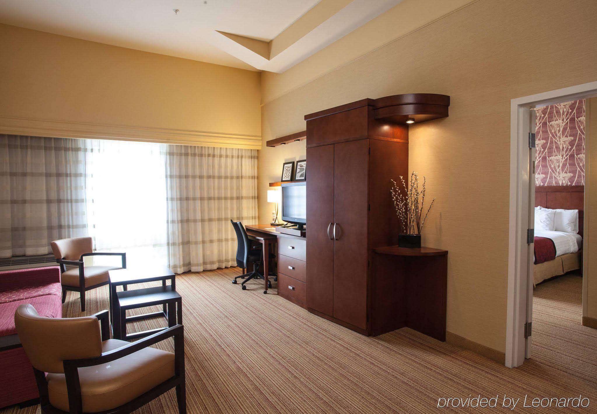 Courtyard By Marriott York Hotel Екстериор снимка