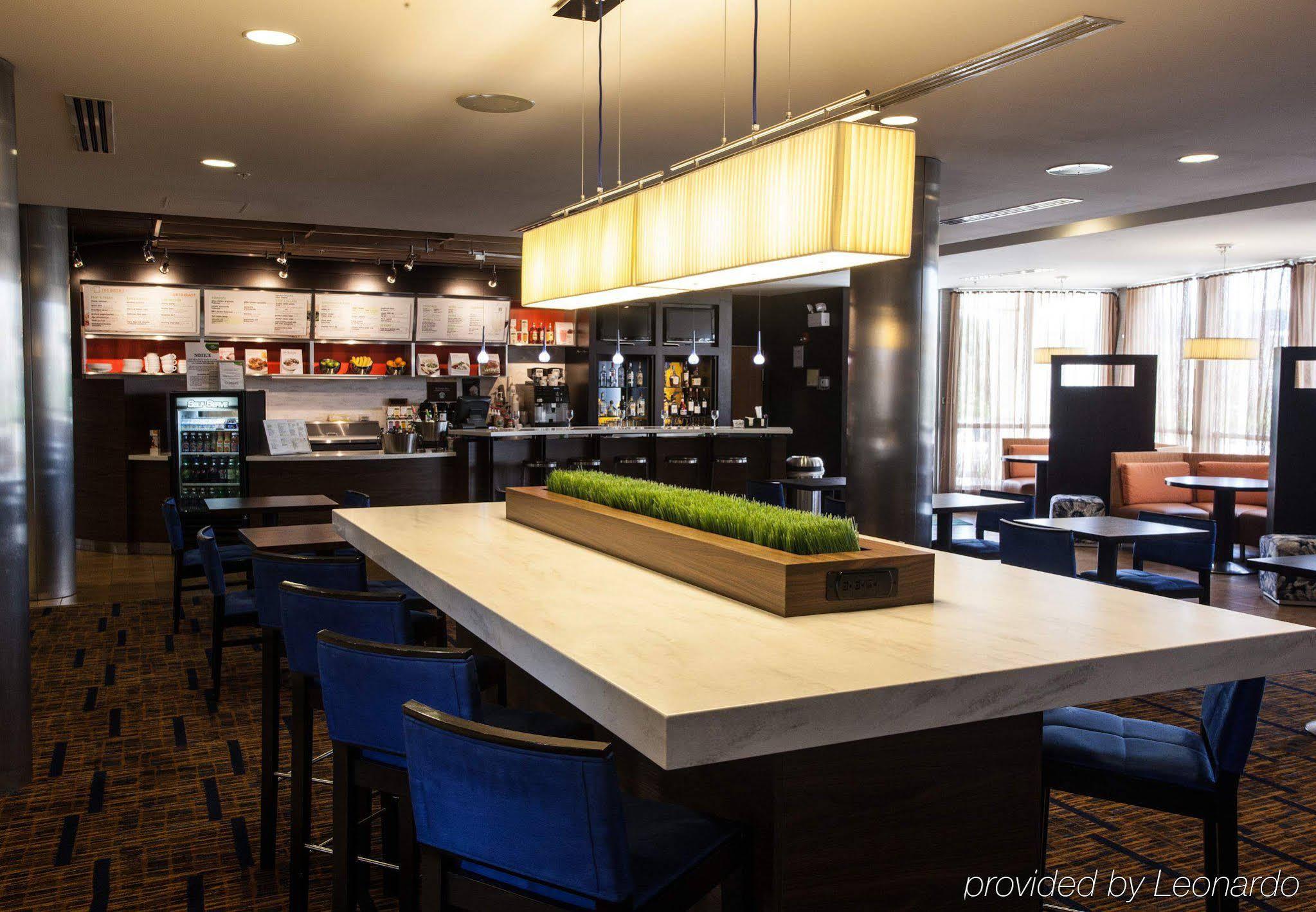 Courtyard By Marriott York Hotel Екстериор снимка