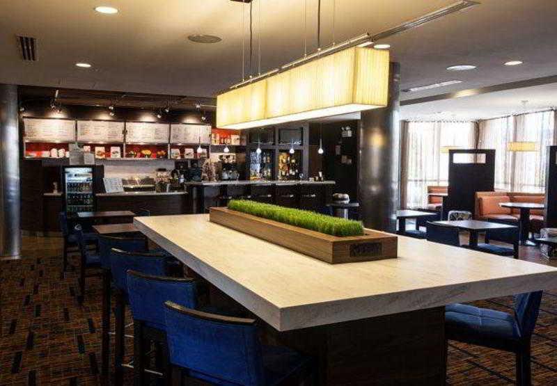 Courtyard By Marriott York Hotel Екстериор снимка
