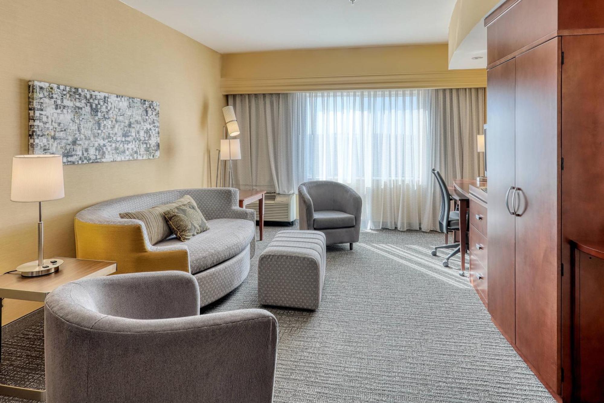 Courtyard By Marriott York Hotel Екстериор снимка