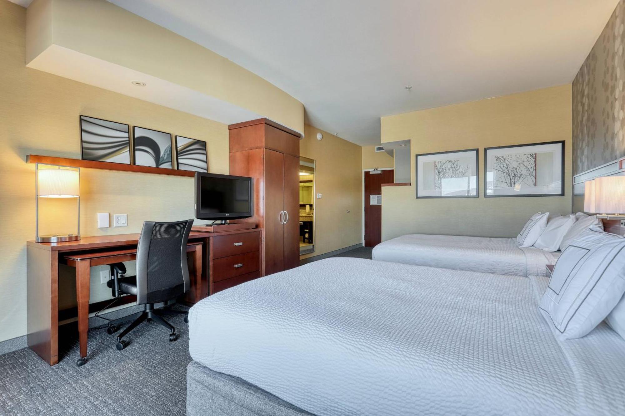 Courtyard By Marriott York Hotel Екстериор снимка