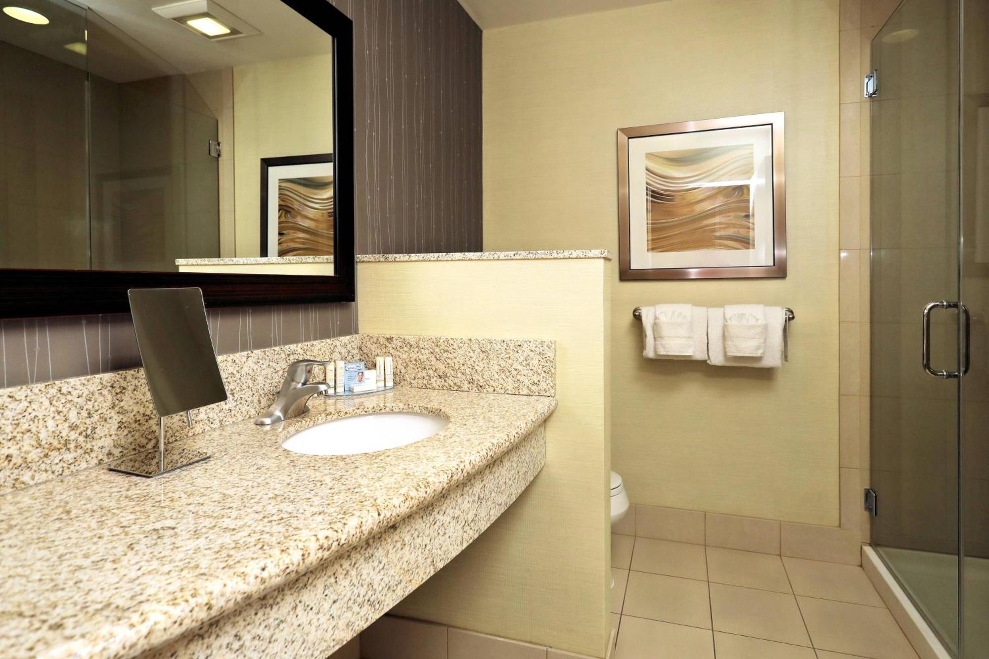 Courtyard By Marriott York Hotel Екстериор снимка