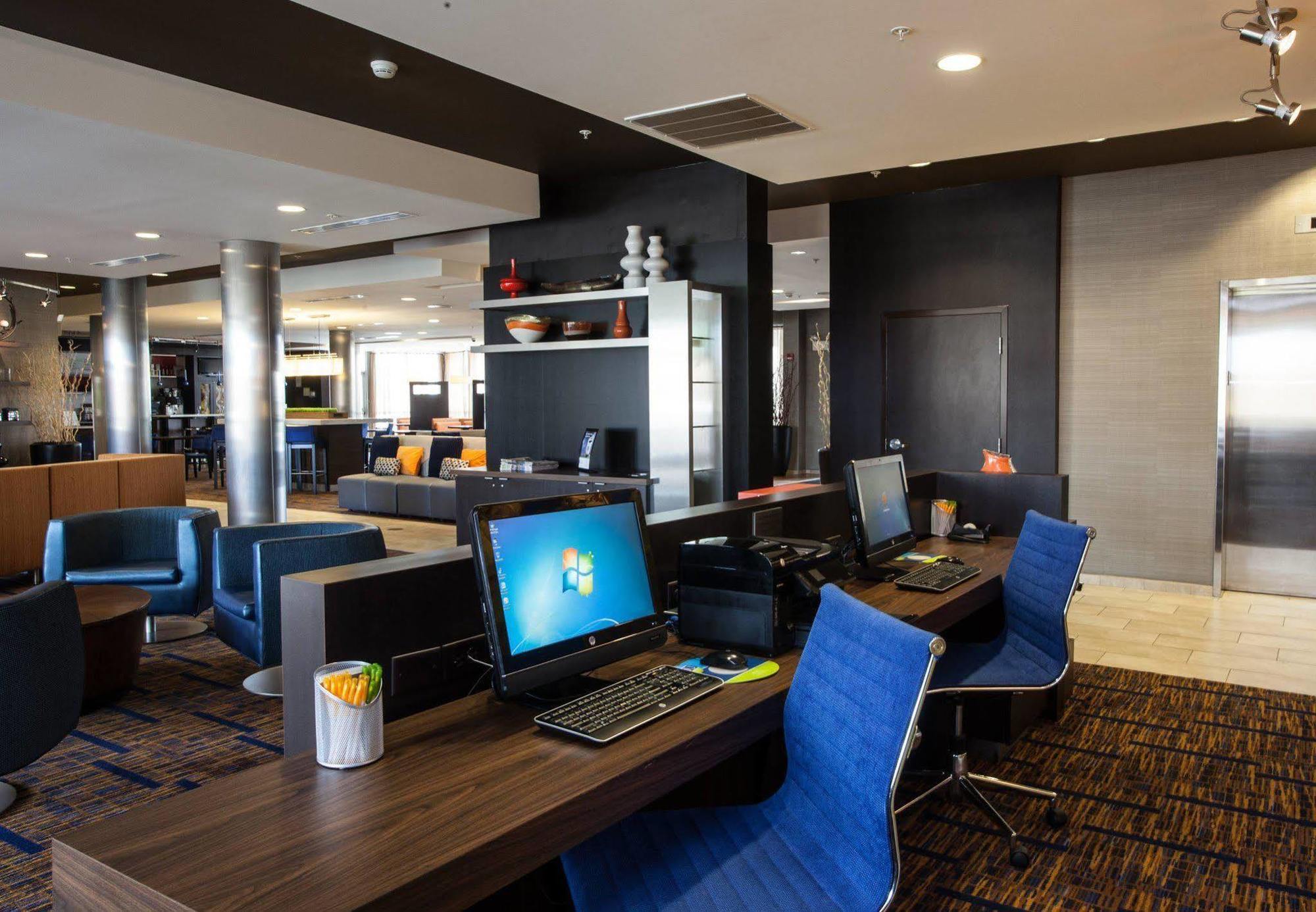 Courtyard By Marriott York Hotel Екстериор снимка
